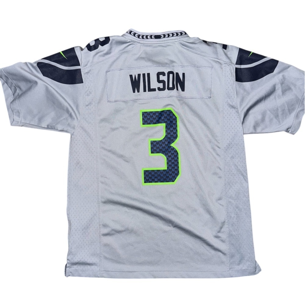 Russel Wilson kids Jersey
Size- kids medium 
Condition- preowned​